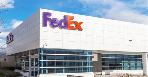 FedEx store locator .